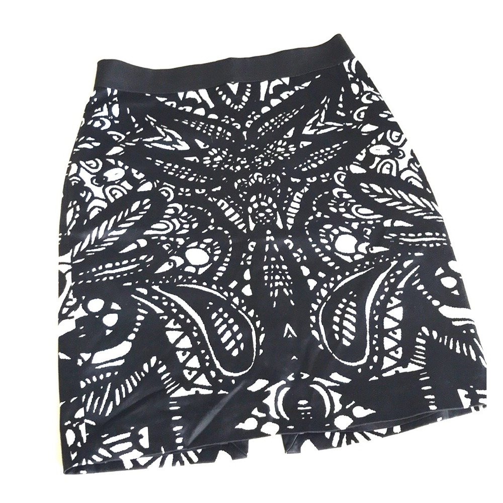 Express Pencil skirt black and white print size 4